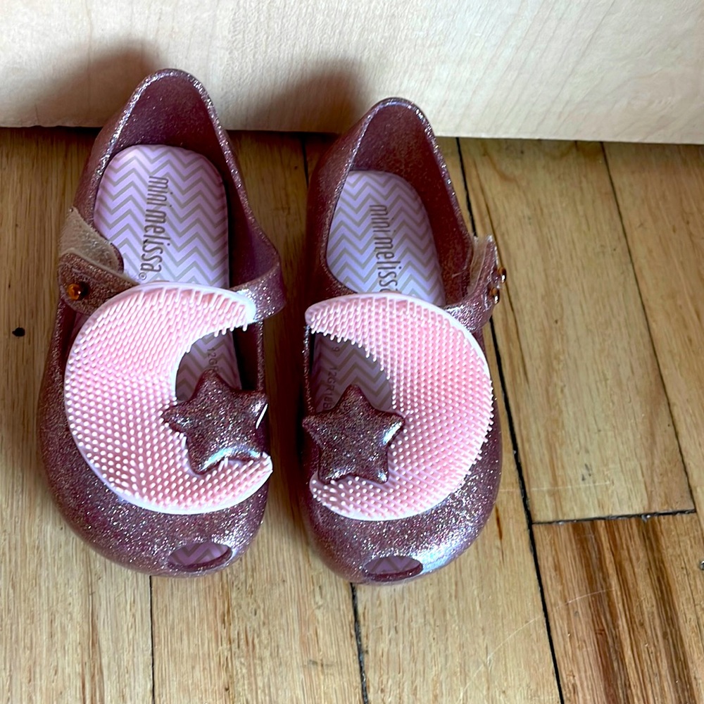 Mini Melissa toddler size 6. Ultra girl moon design. Color: pink glitter